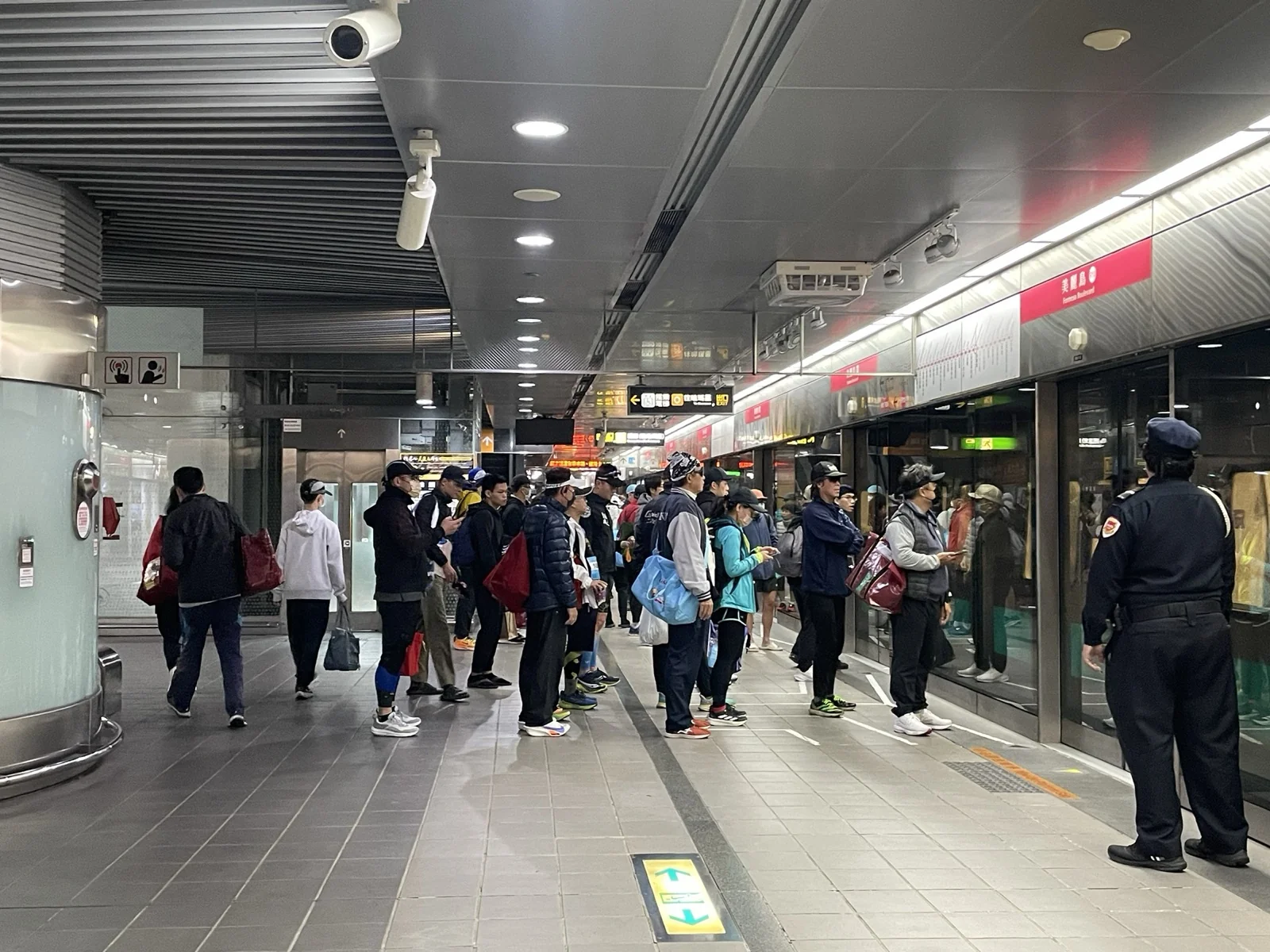 2025富邦馬拉松_早上4:30捷運站