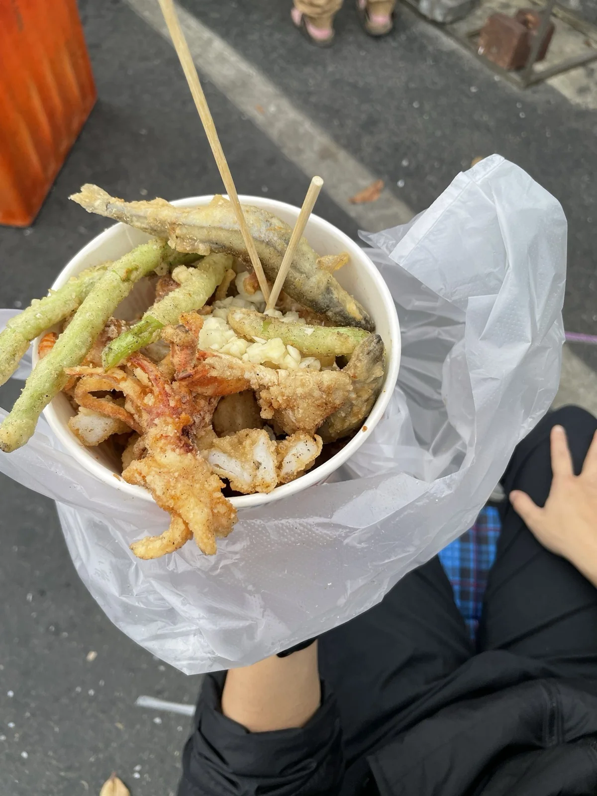 蚵仔寮觀光魚市-現撈現炸