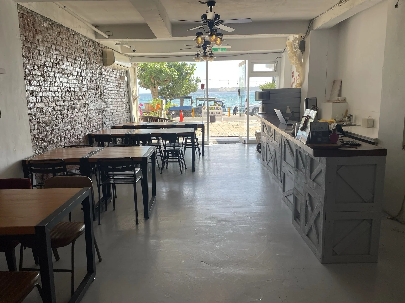 蝴蝶旅店_櫃台