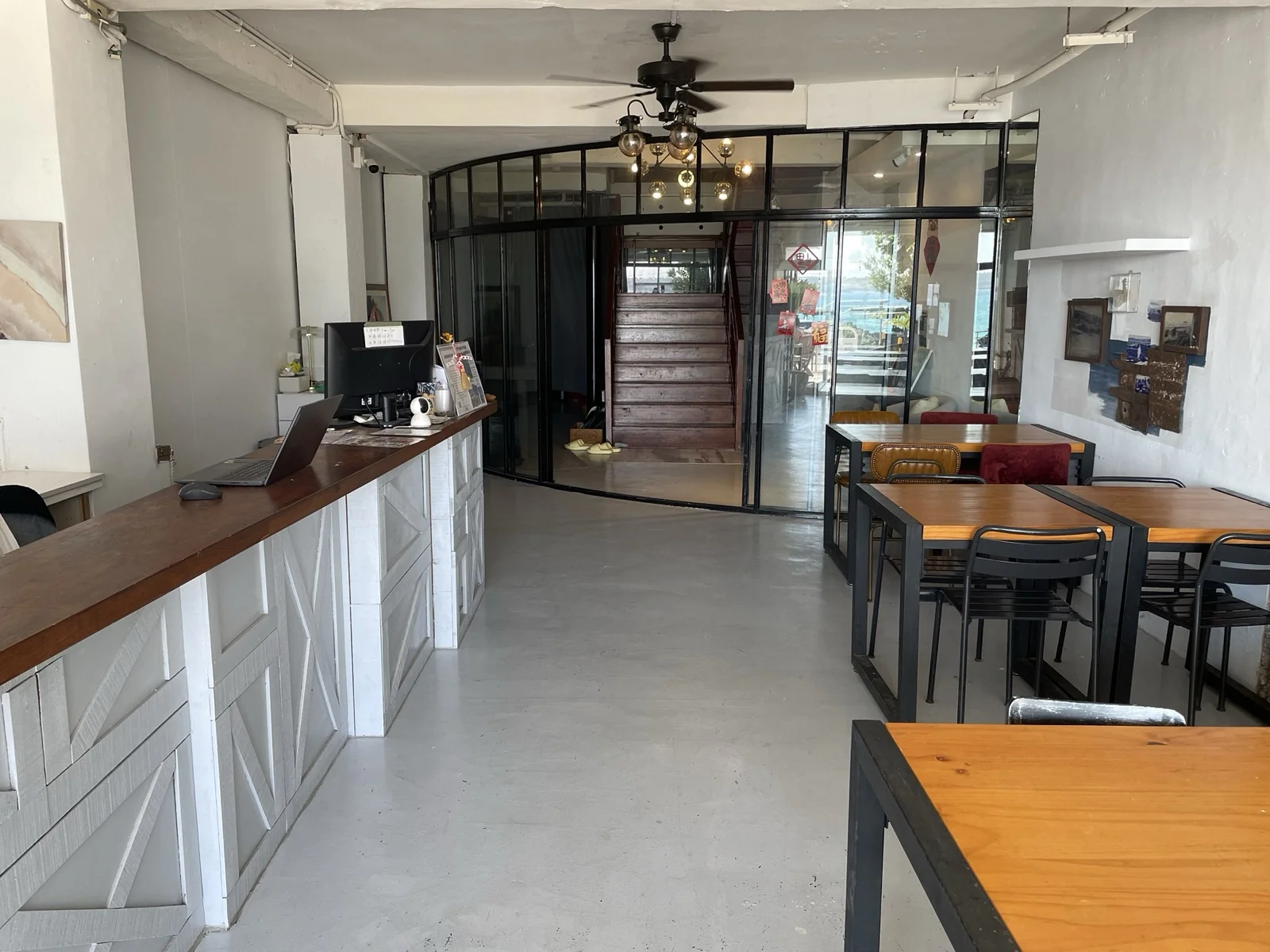 蝴蝶旅店_櫃台