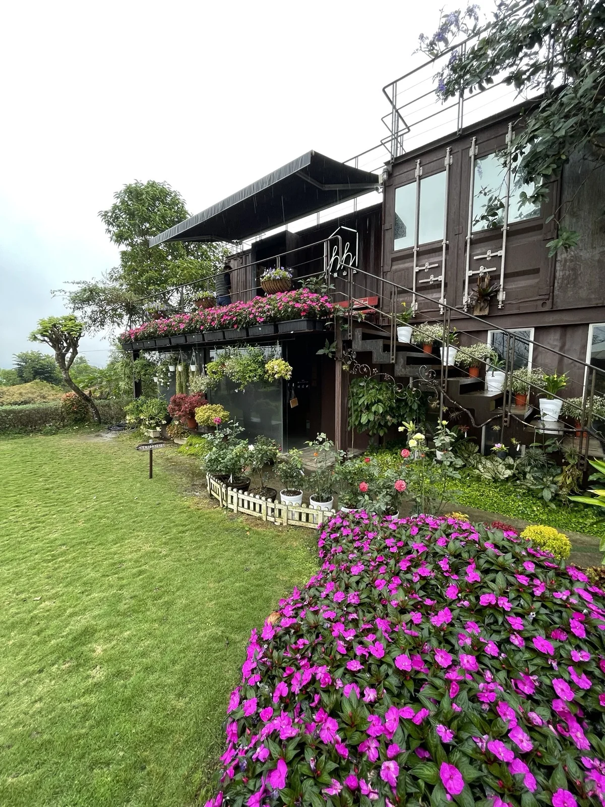 幸福山丘_貨櫃屋餐廳