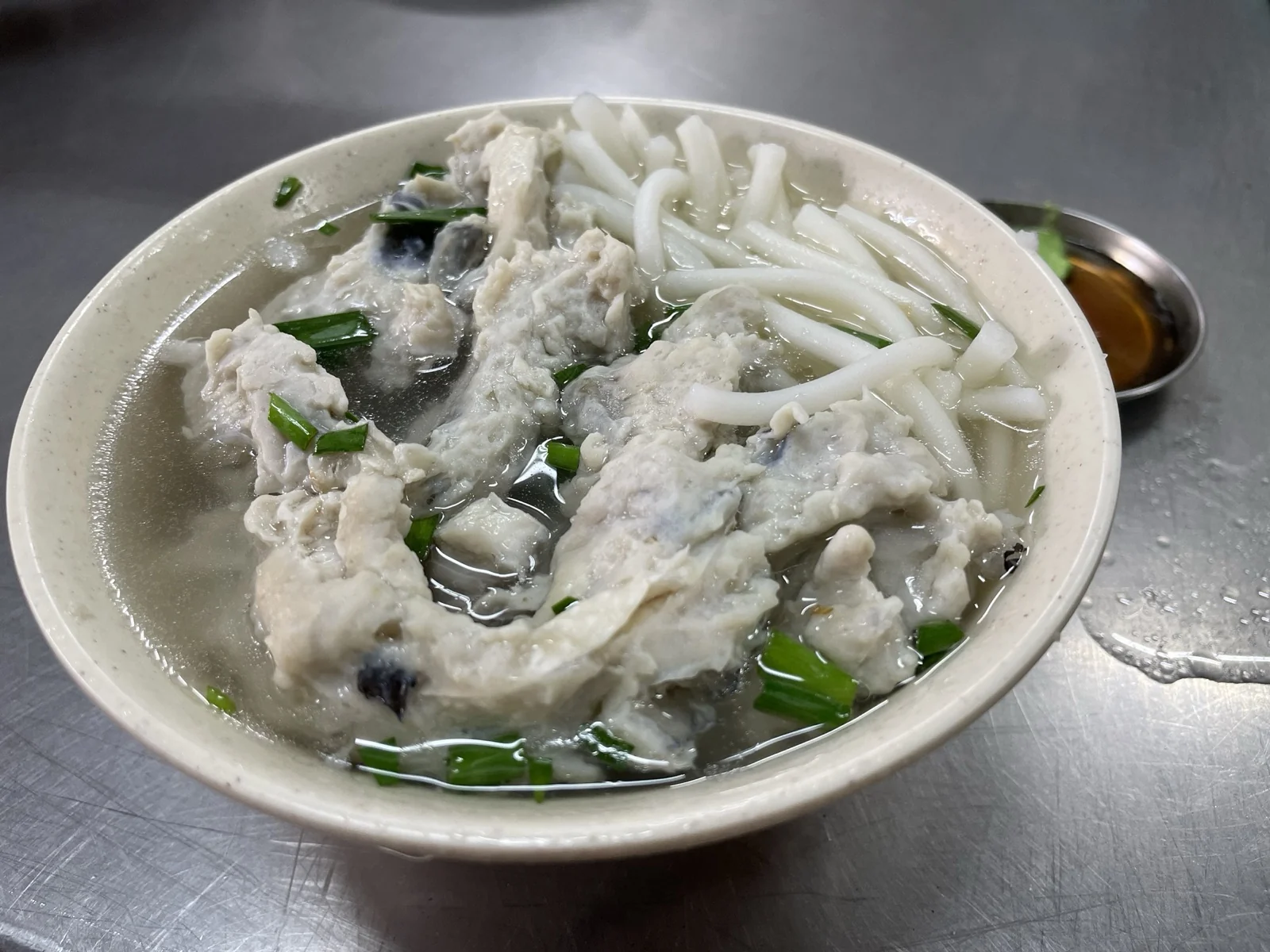 大溝頂虱目魚米粉湯